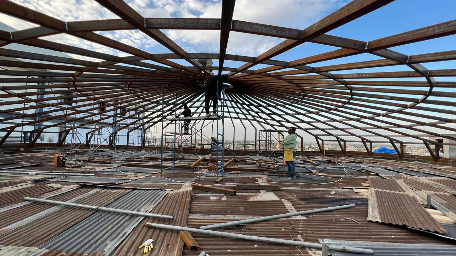 Roof construction at Al Amiriya Mall